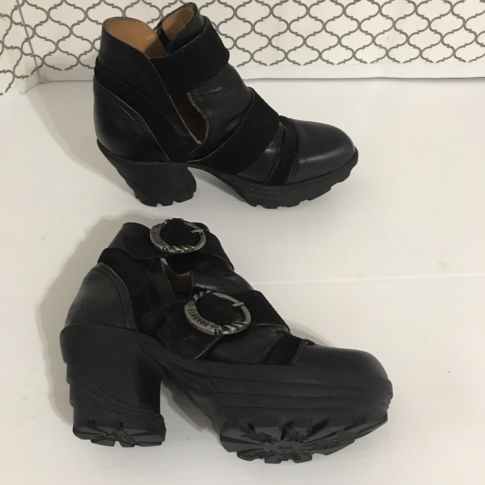 John Fluevog SOCA PLATFORM BUCKLE BOOT Size 7